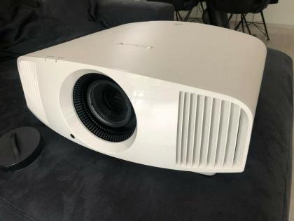 Sony VPL-VW270ES 4K Beamer