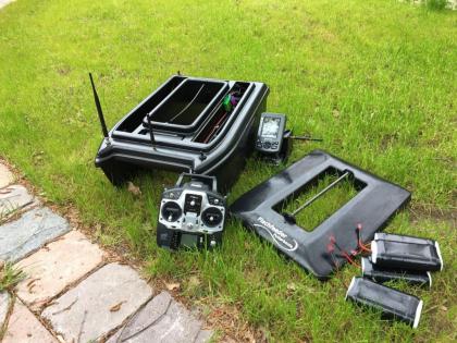 Fischfeeder 3 Futterboot Inkl Echolot Und GPS Carpfishing