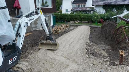 Minibagger-Arbeiten rund um Haus