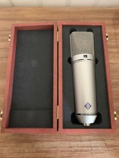 Neumann U87 AI Original Spinne & Holzcase