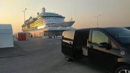 Transfer Taxi Minivan Bus Bologna flughafen