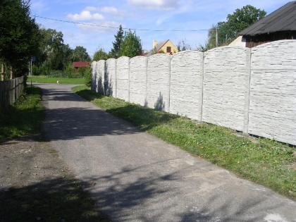 Betonzäune und Pfosten zum Gartenzaun -- kostenloses Angebot auf Anfrage
