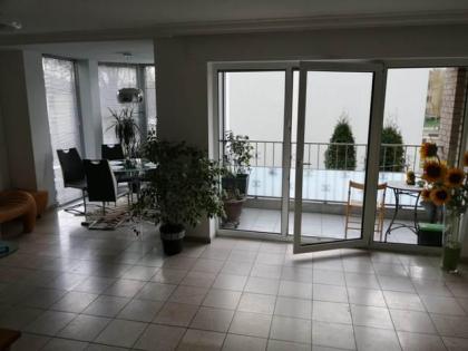 Voll möblierte ca. 80 qm 3 Zimmer top Wohnung mit Balkon und Stellplatz!