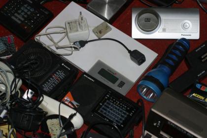 15 kg diverse Netzteile Trafos Radios Taschenrechner Werkzeuge Uhren