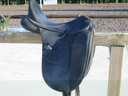 Verkaufe Wintec Isabell Werth mit tiefem Sitz inkl.: