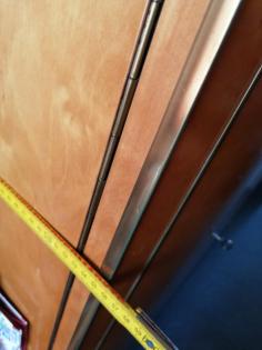 Antiker Retro Vintage Kleiderschrank, viertürig, aus Massivholz