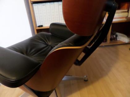 Vitra , Original Eames Lounge Chair mit Ottomane, Kirschbaum, Leder, schwarz .