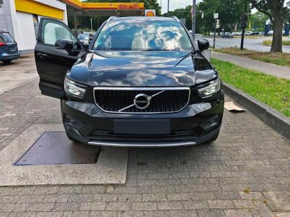 Volvo XC40 D4 AWD Momentum Leder2021