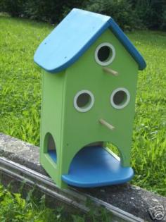 Schönes Vogelhaus mit Nistkast
