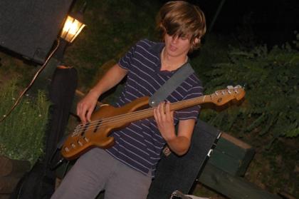 Bass sucht band