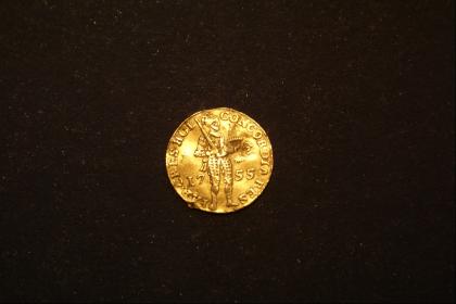 Zwei goldene alte Münzen 1755 Jahr