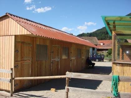 PFERDEAUSSENSTALLBOXEN