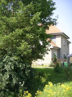 Zweifanilienhaus für Großvamilie und/oder Tire in Dorfrandlage.