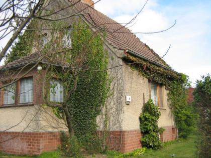 Kleines Haus mit großem Grundstück