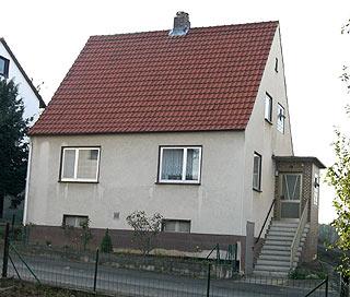 Wohnhaus mit großem Garten