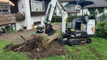 Minibagger-Arbeiten rund um Haus