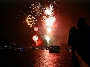 Samstag, 23. August2021 2 Feuerwerke Schiffrundfahrt Mittelrhein-Lichter