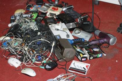 15 kg diverse Netzteile Trafos Radios Taschenrechner Werkzeuge Uhren