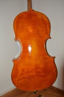 Rumänisches Meistercello, Löwenkopf