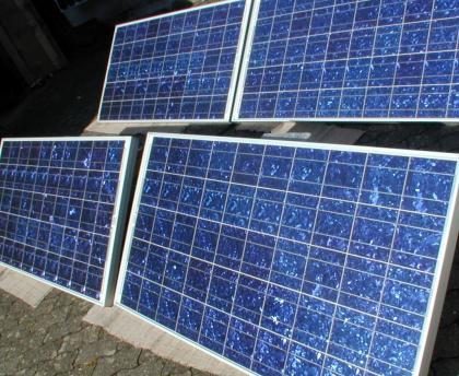 700 Wp Balkonkraftwerk, 4 Solarmodule + Wechselrichter + Kabel