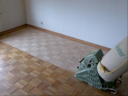 Parkett schleifen und versiegeln. Laminat Verlegung.