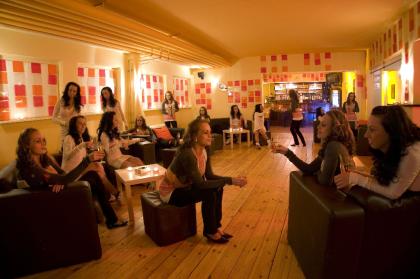 Lola MietcluB  Bar