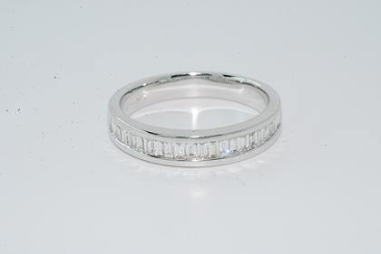 Exclusiver Baguette Diamantring 1 ct. 14 K VS