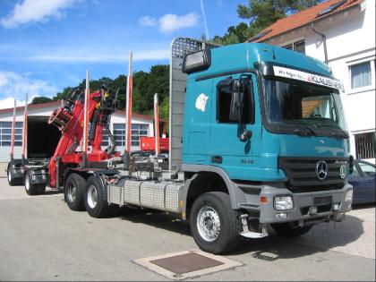 Holztransporter Mercedes-Benz 2646 6x4 +Huttner Anhänger