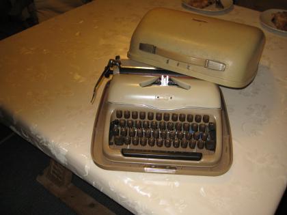 Antike Schreibmaschine Marke Triumph
