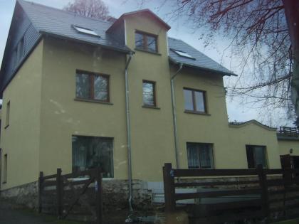 Biete Ein- Zeifamilienhaus