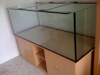 Fast 1000 Liter Aquarium mit Unterschrank