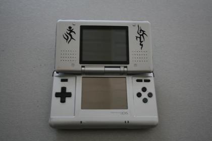    Super Nintendo DS mit 8 tollen Spielen   weitere 30 frei wählbar