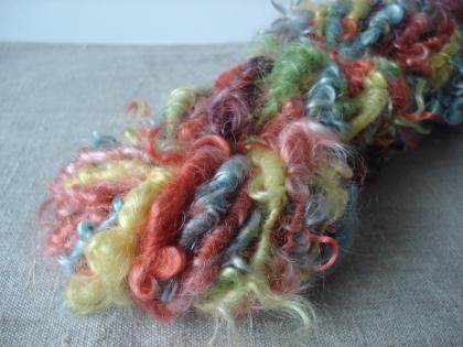 Handgesponnene Garne, edle Materialien und ausgefallenes Design