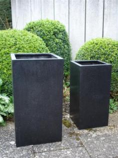 2x schöne Übertöpfe Pflanzkübel Blumenkübel aus Fiberglas