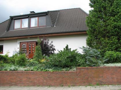 Gehobene Vier-Zimmer-Eigentumswohnung EG im Zweifamilienhaus.