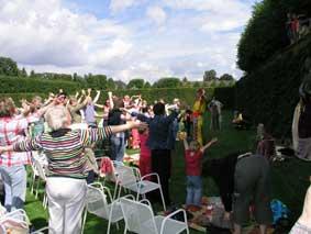 Harlekin bringt Jung und Alt zum Lachen! 