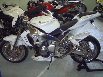 YAMAHA R1 