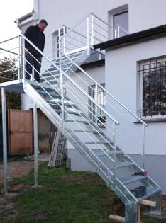 Metalltreppen aus Polen zum Garten, zur Terasse, Schmiedeeisenzaun, Tor aus Pole