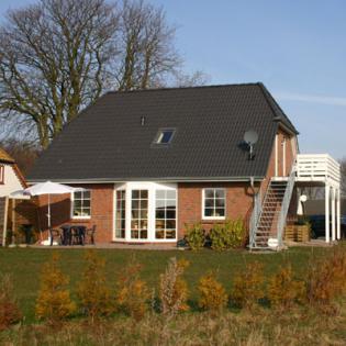 OSTSEE-Ferienhaus für 2-10 Pers., 300m zum STRAND, SAUNA, € 63,-/Tag im DG  4 Pe
