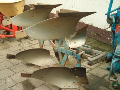 KOMPL. MASCHINENPARK FüR HOBBY-PFERDEBAUER