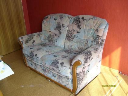  Schöne 2-Sitzer Couch  