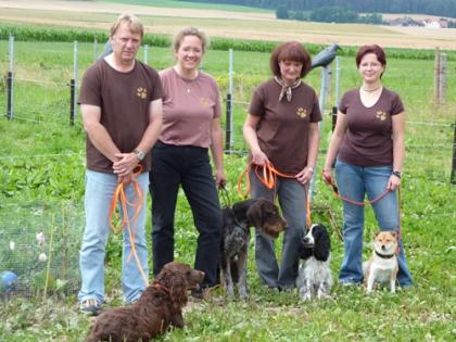 Rund um den Hund Team - Hundeschule,- Pflege,- Service