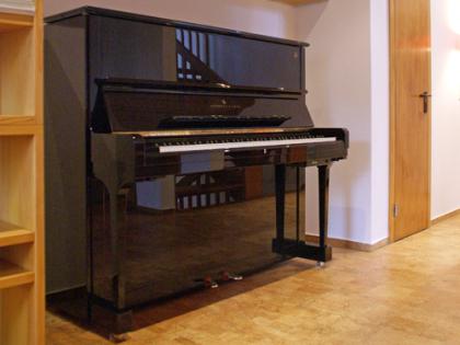 Klavier Steinway & Sons K-132 schwarz poliert