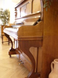 Antikes Klavier Anfang des letzten Jahrhunderts Original