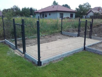 Untermauerung Betonzaun Gartenmauer mit Stahlelementen Zaun aus Beton