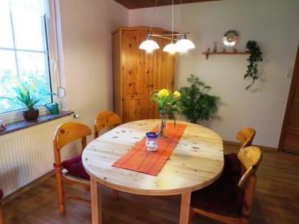 Ferienwohnung mit Terrasse und Gartensauna in Holtgast