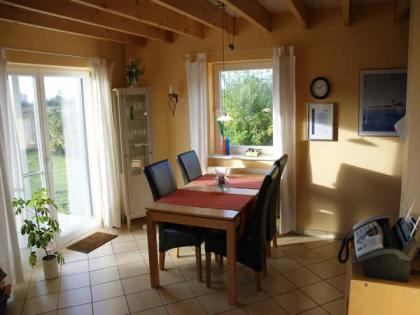 Ostsee-Ferienhaus Ferienoase Kalifornien mit Kamin, Strandkorb und WLAN