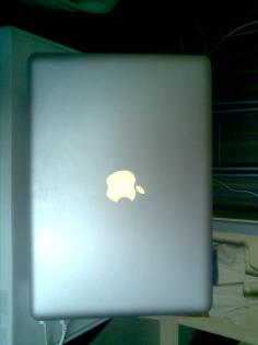 Apple MacBook,vier Monate alt,NP:1199-,160 GB,2GB Ram