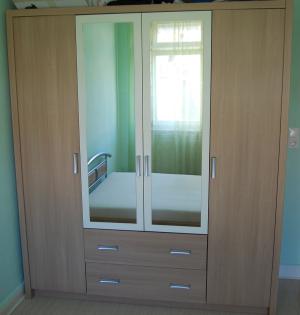 Kleiderschrank