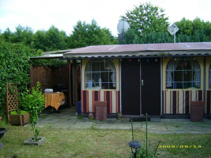 Feststehender Wohnwagen mit Festvorbau
